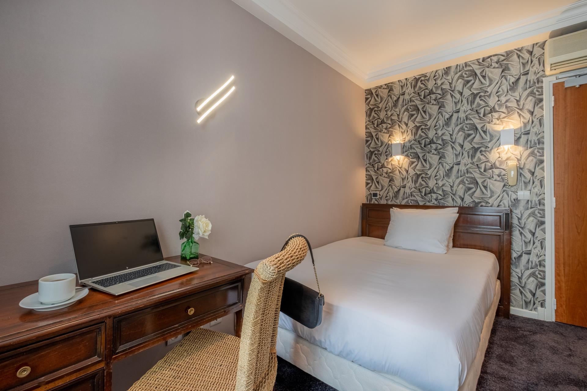 Hotel London - Camera Business